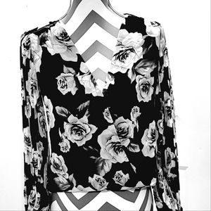 NWOT never worn WHBM blouse sz 2P.